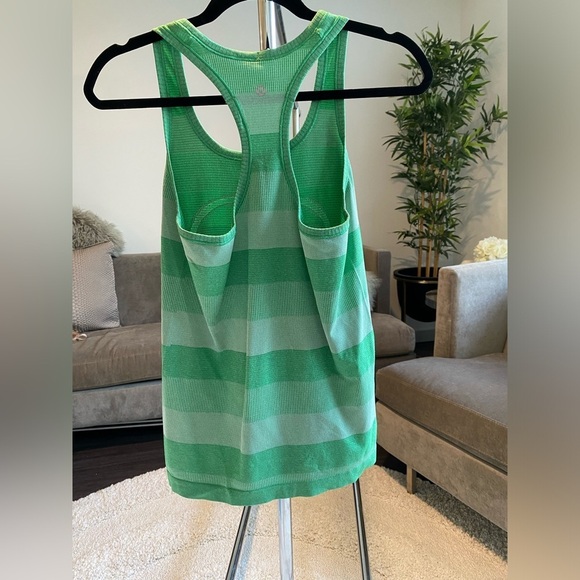 Lululemon Run Swiftly Tech Racerback Tank Green Size 6 or 8 - Picture 5 of 10